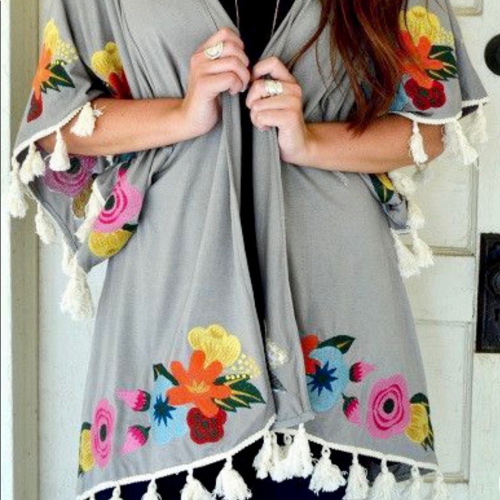 Judith March “Cora“ embroidered kimono